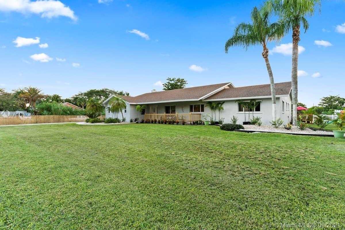 Small Image of 19491 SOUTH WEST 210TH ST, Miami Number 24