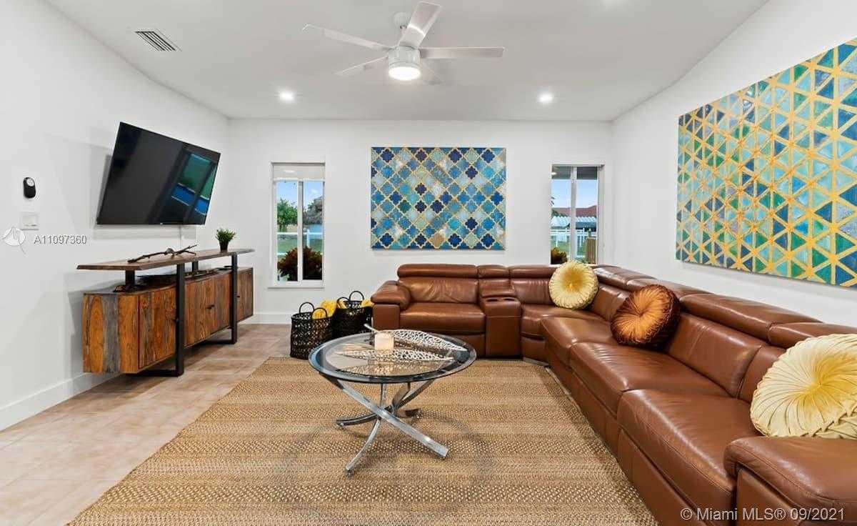 Small Image of 19491 SOUTH WEST 210TH ST, Miami Number 26