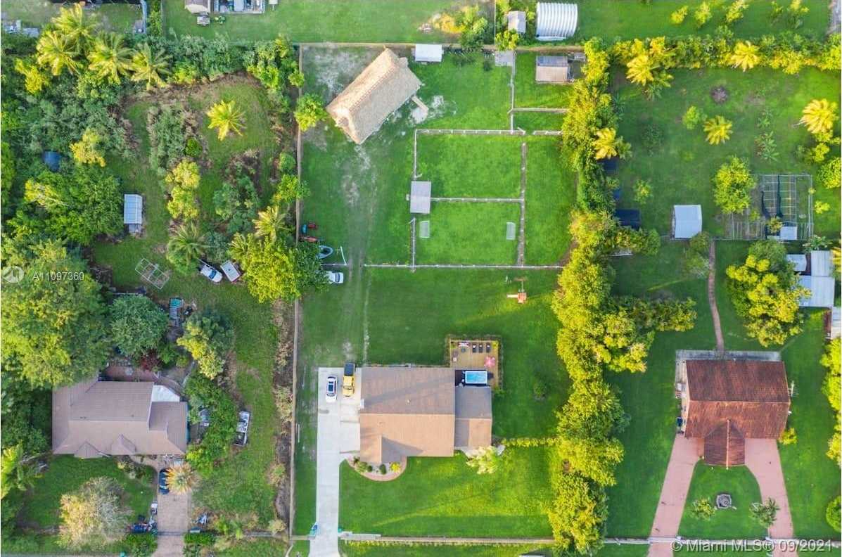 Small Image of 19491 SOUTH WEST 210TH ST, Miami Number 27
