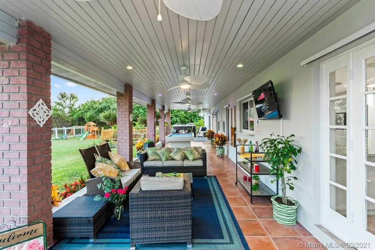 Small Image of 19491 SOUTH WEST 210TH ST, Miami Number 31