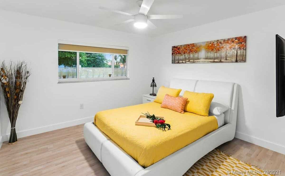 Small Image of 19491 SOUTH WEST 210TH ST, Miami Number 33