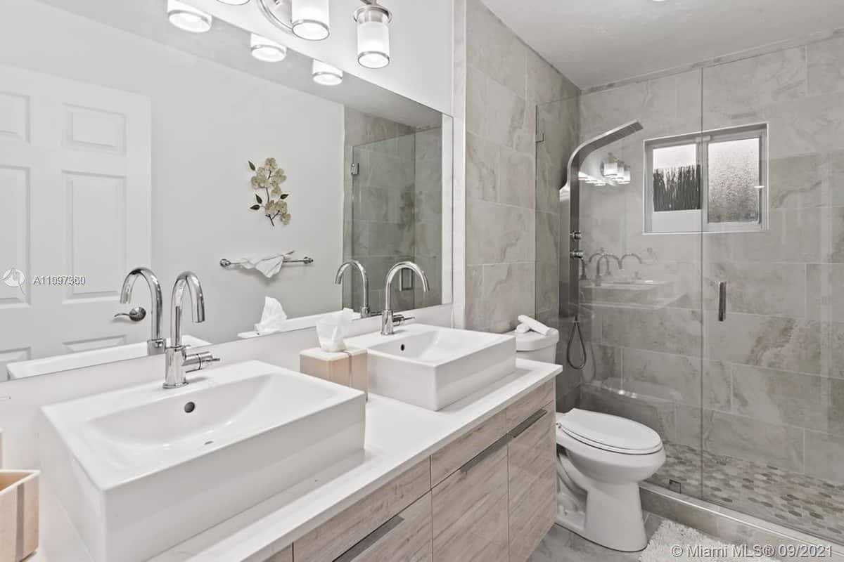 Small Image of 19491 SOUTH WEST 210TH ST, Miami Number 34