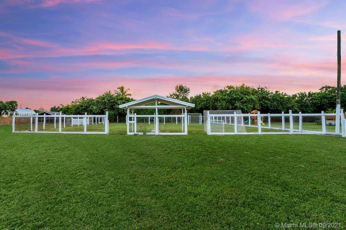 Small Image of 19491 SOUTH WEST 210TH ST, Miami Number 36