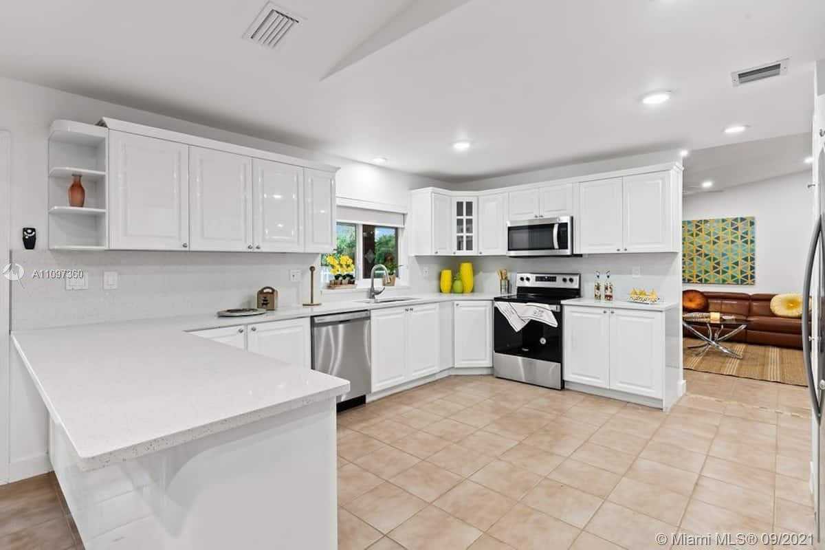 Small Image of 19491 SOUTH WEST 210TH ST, Miami Number 37