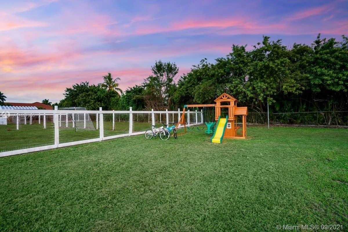 Small Image of 19491 SOUTH WEST 210TH ST, Miami Number 38
