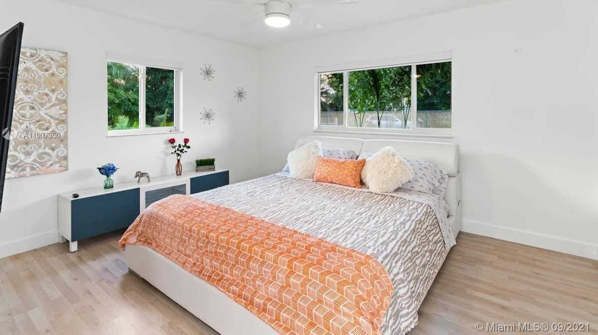Small Image of 19491 SOUTH WEST 210TH ST, Miami Number 4