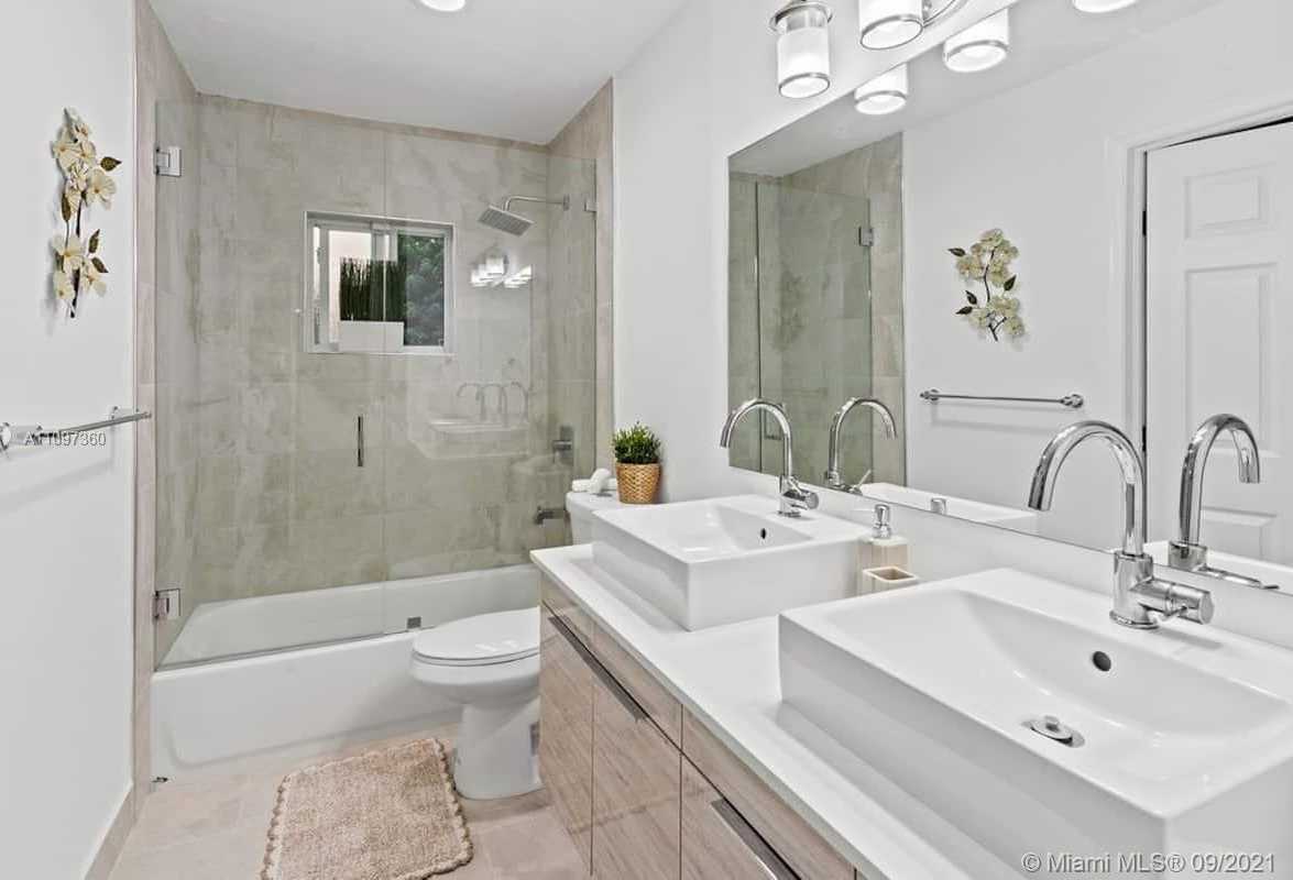 Small Image of 19491 SOUTH WEST 210TH ST, Miami Number 45