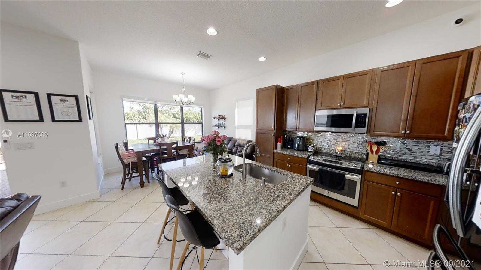 Small Image of 3261 WEST 99TH PL, Hialeah Number 10