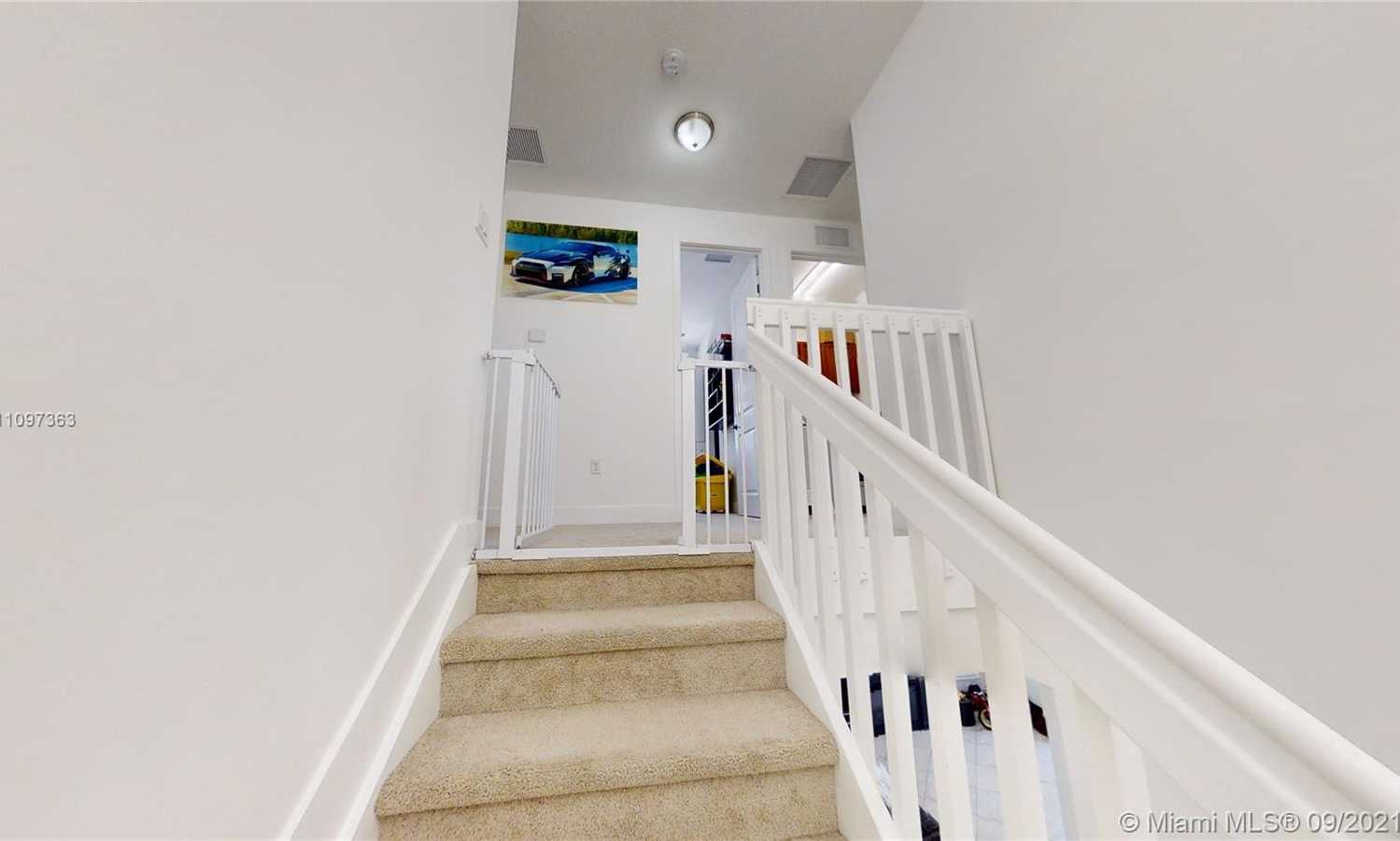 Small Image of 3261 WEST 99TH PL, Hialeah Number 12