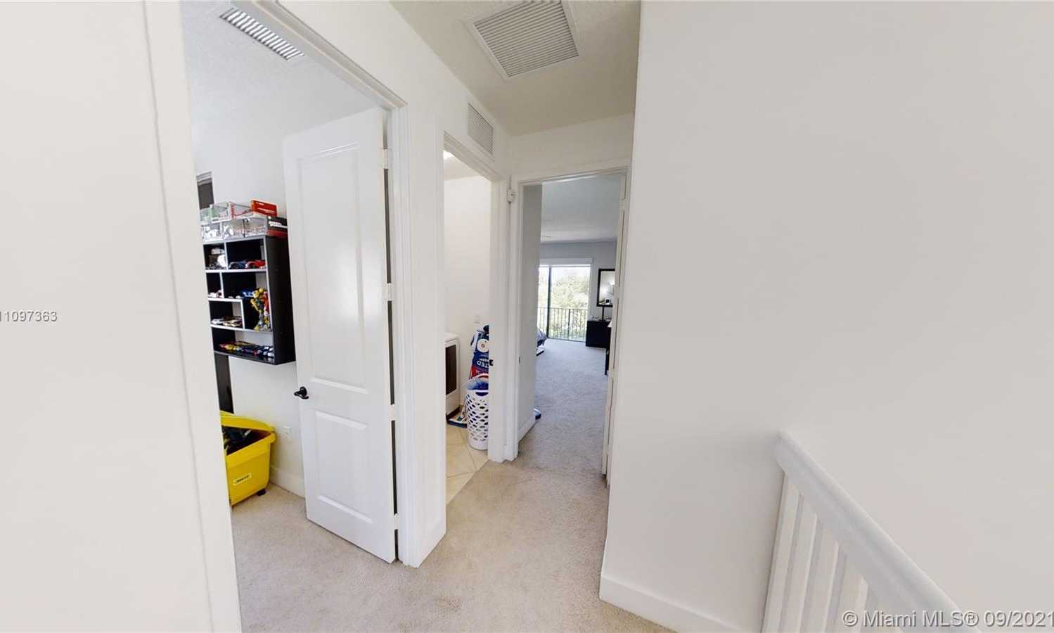 Small Image of 3261 WEST 99TH PL, Hialeah Number 13