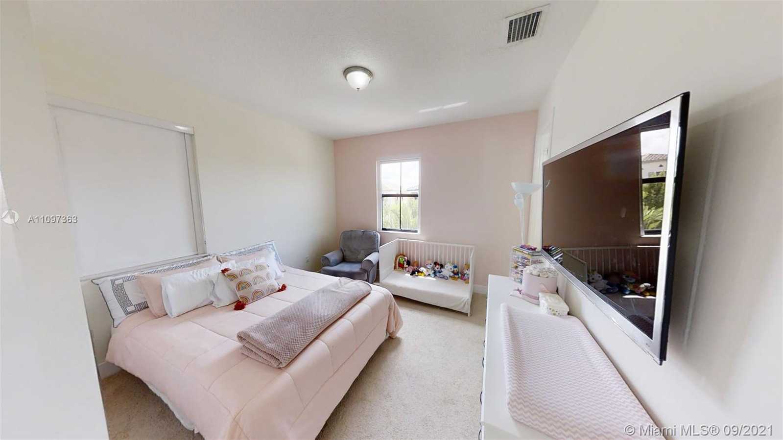 Small Image of 3261 WEST 99TH PL, Hialeah Number 14