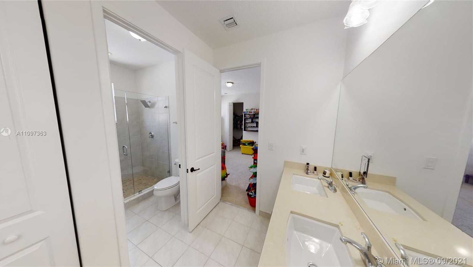 Small Image of 3261 WEST 99TH PL, Hialeah Number 15