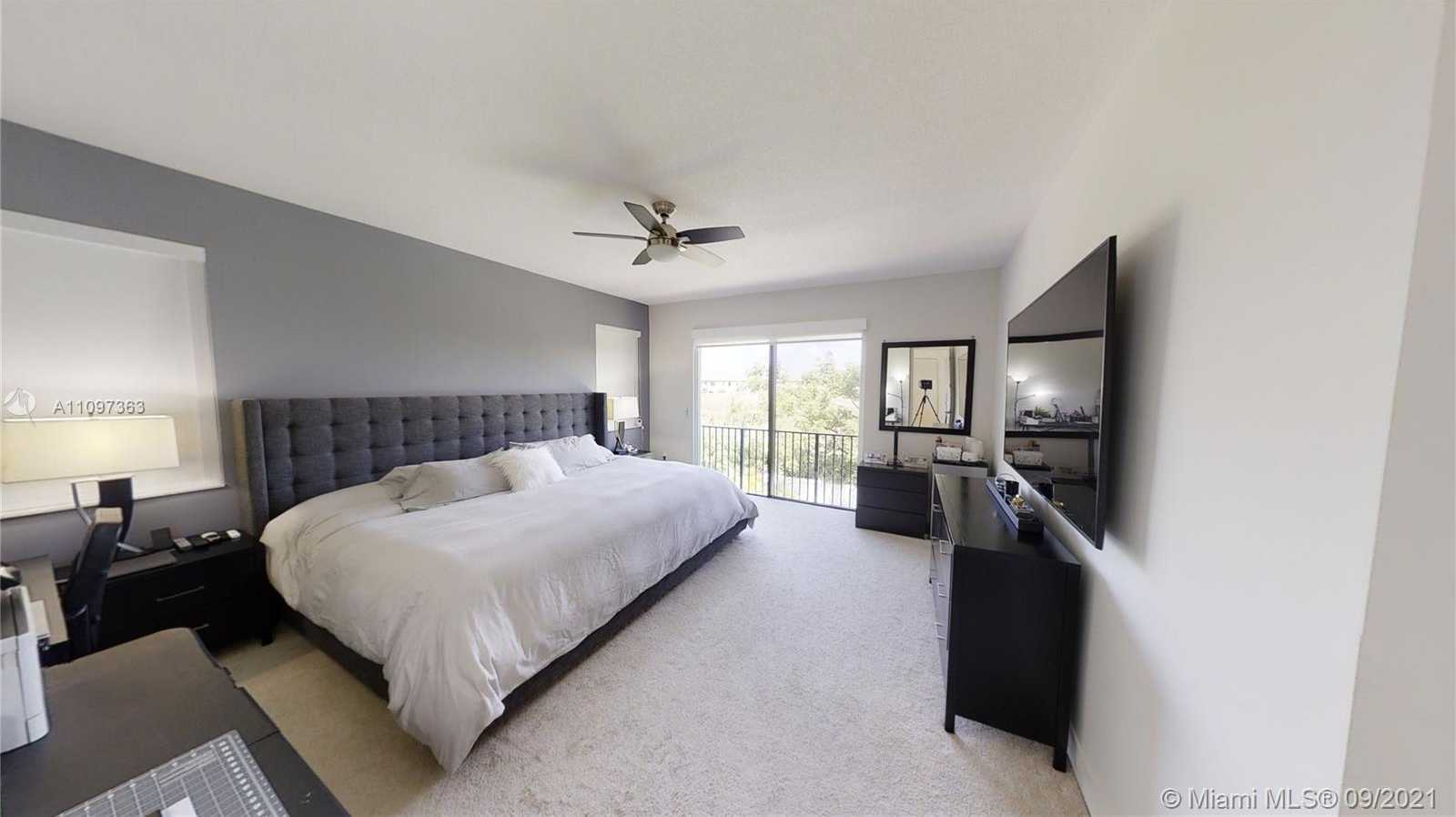 Small Image of 3261 WEST 99TH PL, Hialeah Number 17