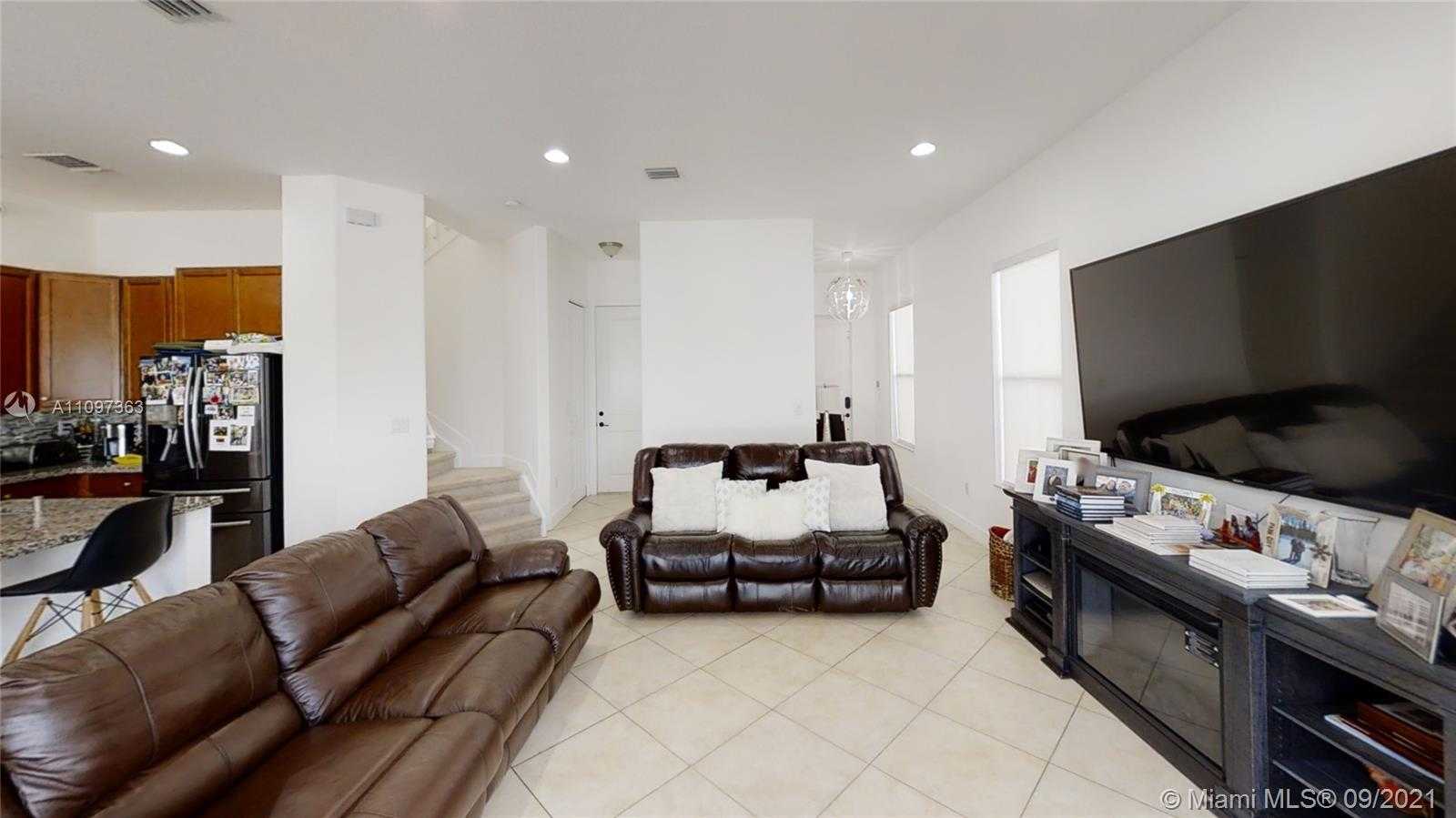 Small Image of 3261 WEST 99TH PL, Hialeah Number 21