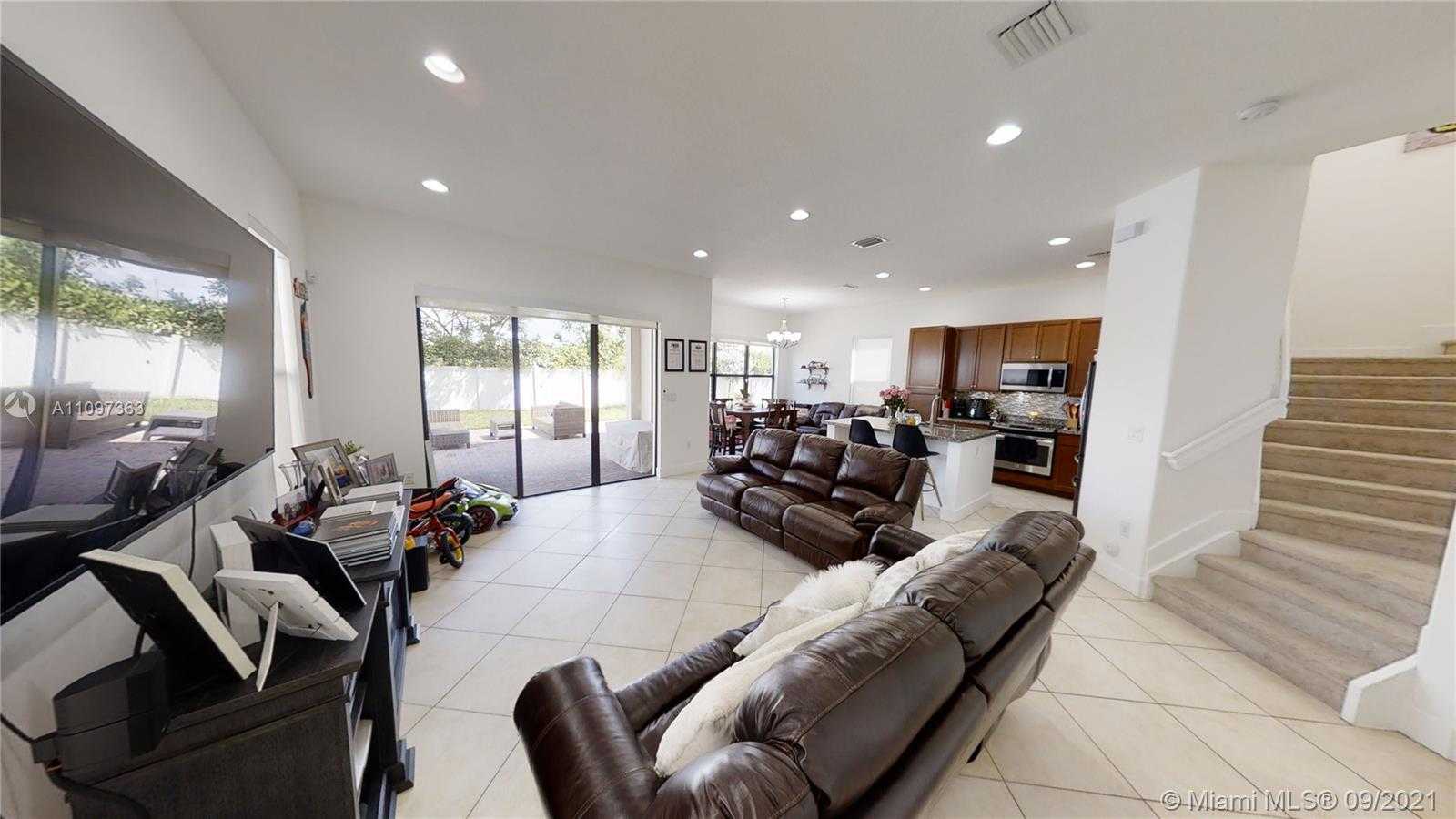 Small Image of 3261 WEST 99TH PL, Hialeah Number 5