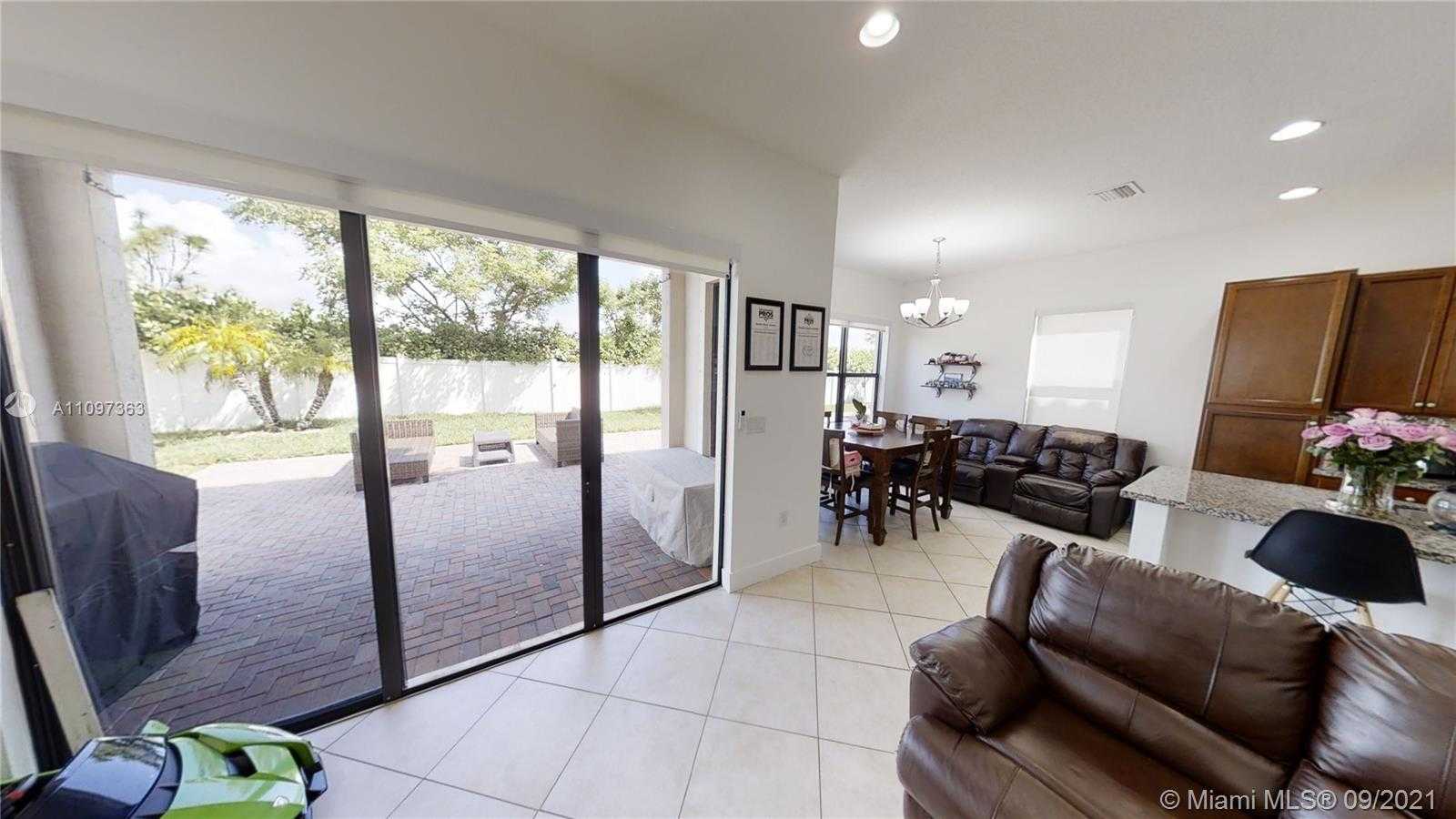 Small Image of 3261 WEST 99TH PL, Hialeah Number 6