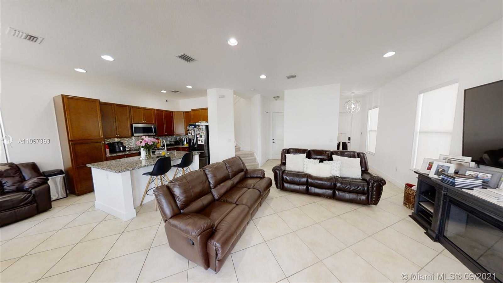 Small Image of 3261 WEST 99TH PL, Hialeah Number 7