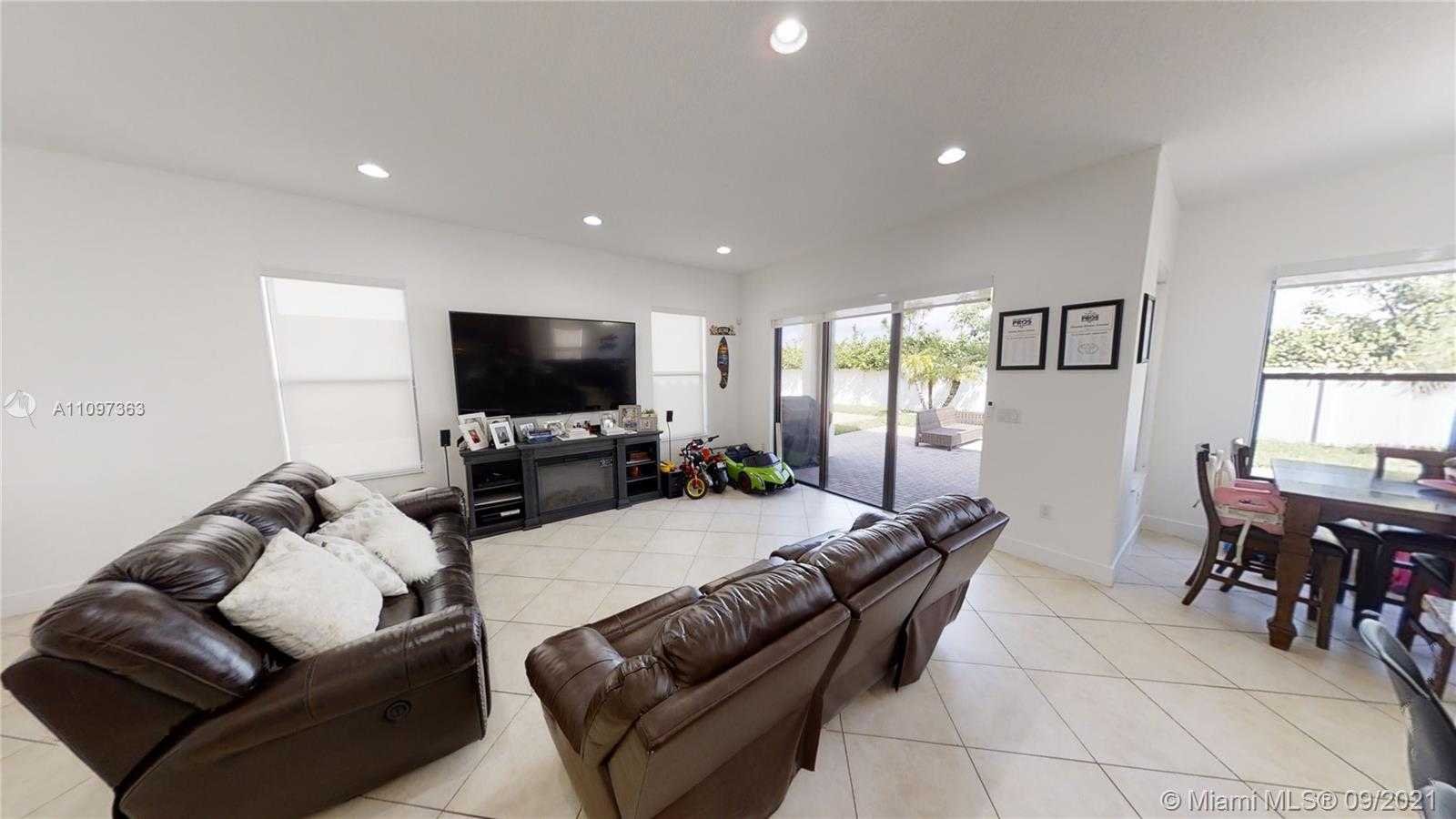 Small Image of 3261 WEST 99TH PL, Hialeah Number 9