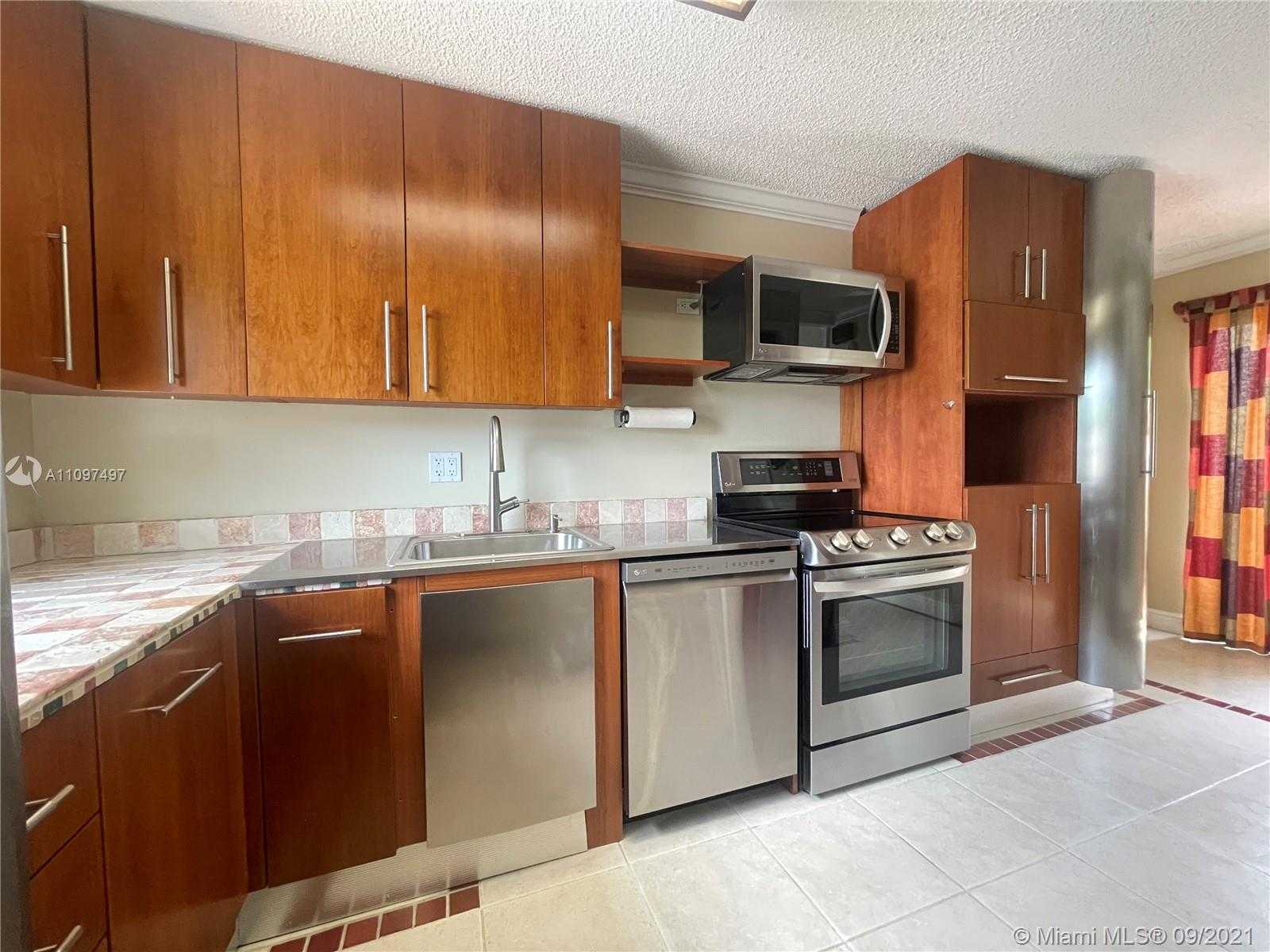 Small Image of 1486 Springside Dr, Weston, FL 33326, USA Number 10