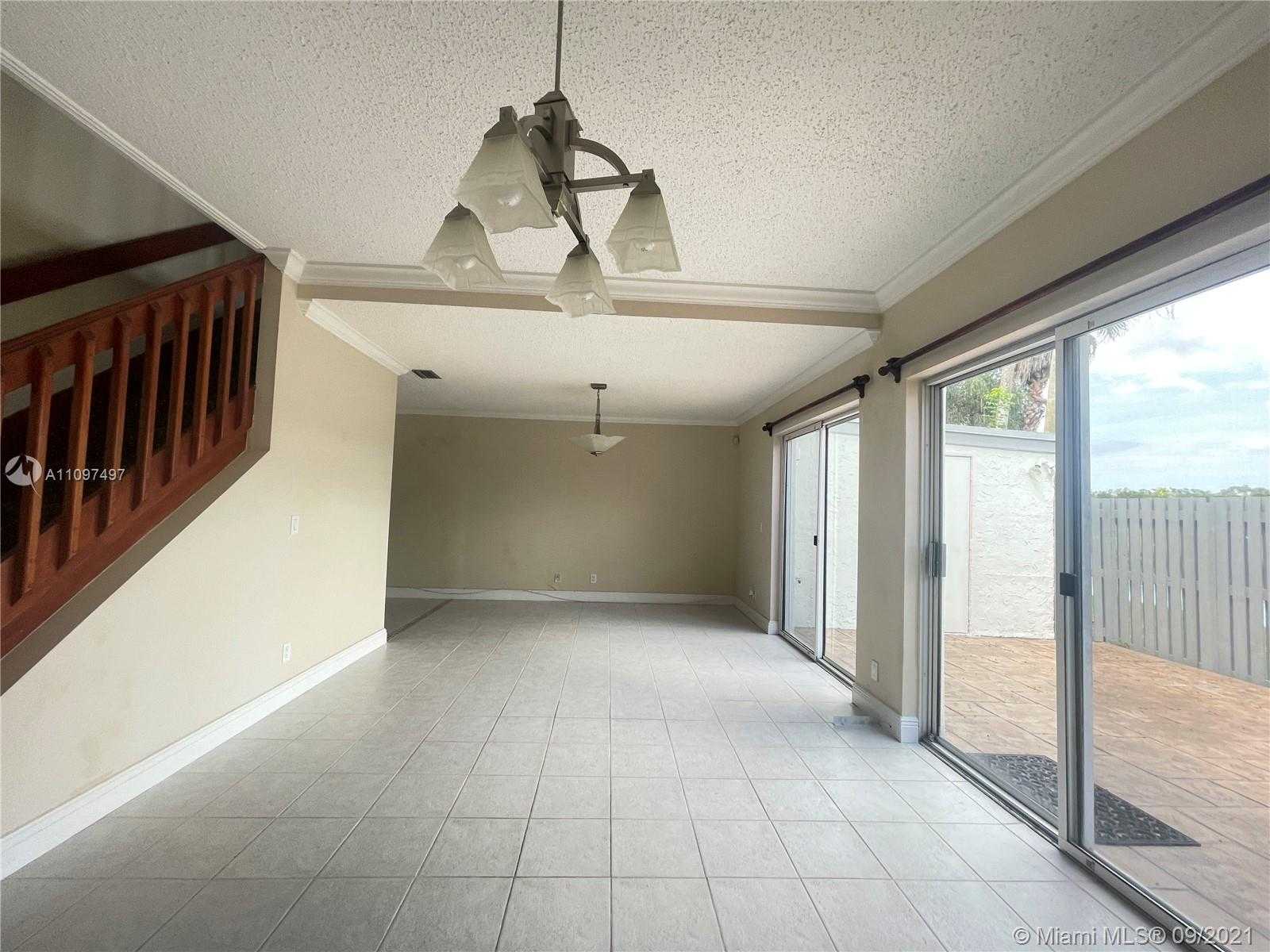 Small Image of 1486 Springside Dr, Weston, FL 33326, USA Number 12