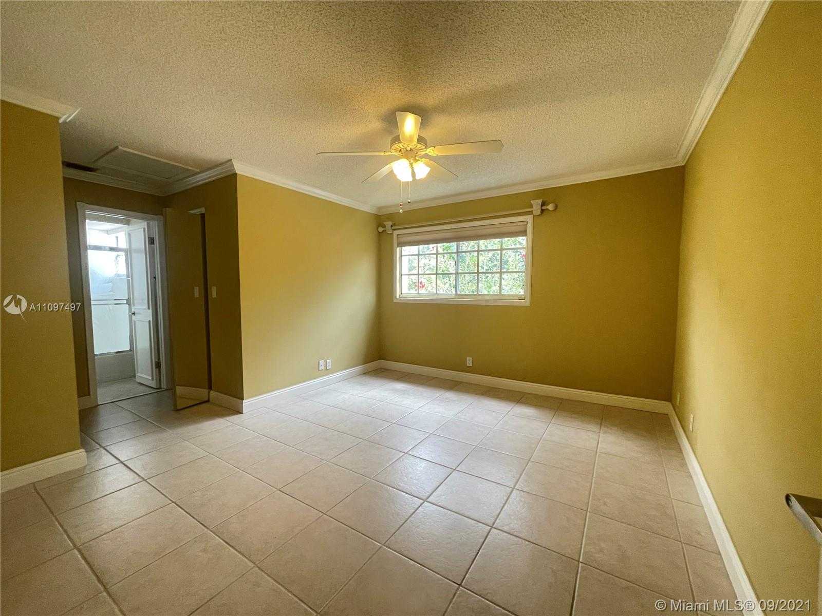 Small Image of 1486 Springside Dr, Weston, FL 33326, USA Number 18