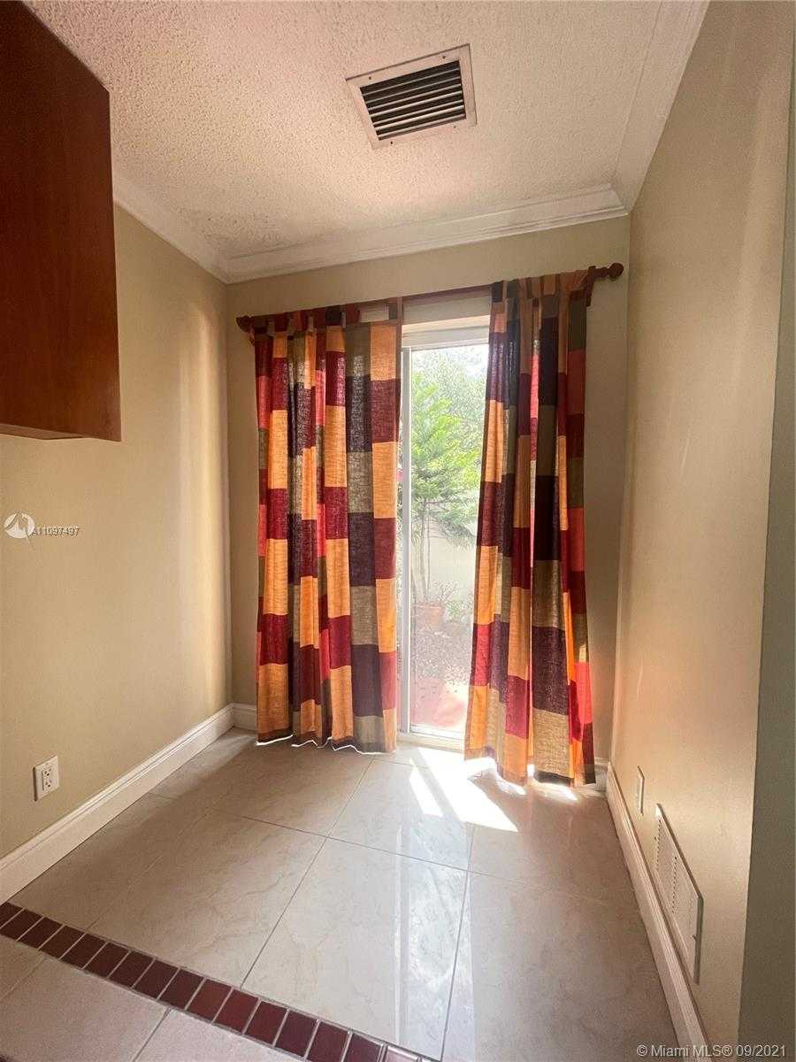 Small Image of 1486 Springside Dr, Weston, FL 33326, USA Number 5