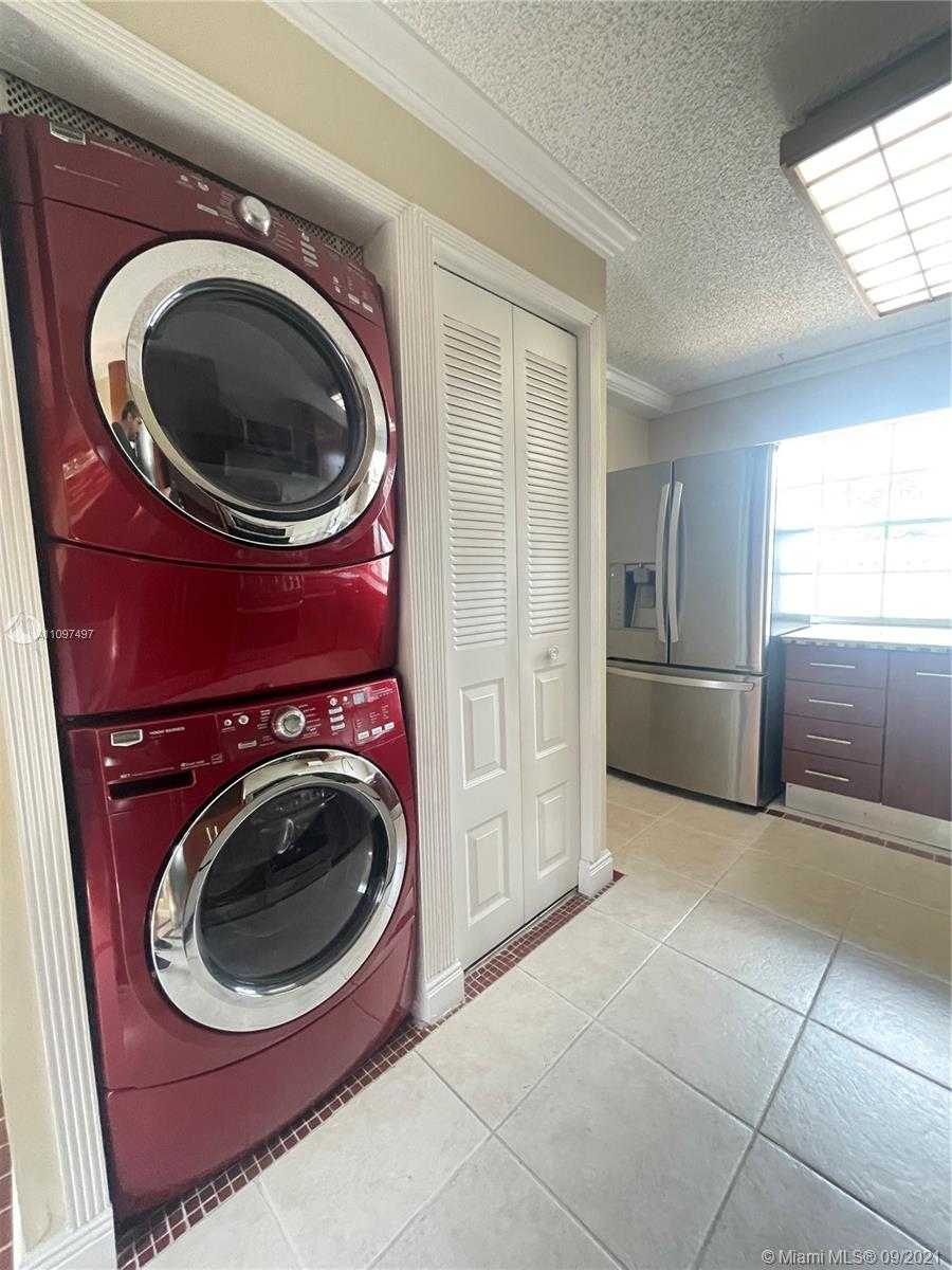 Small Image of 1486 Springside Dr, Weston, FL 33326, USA Number 7