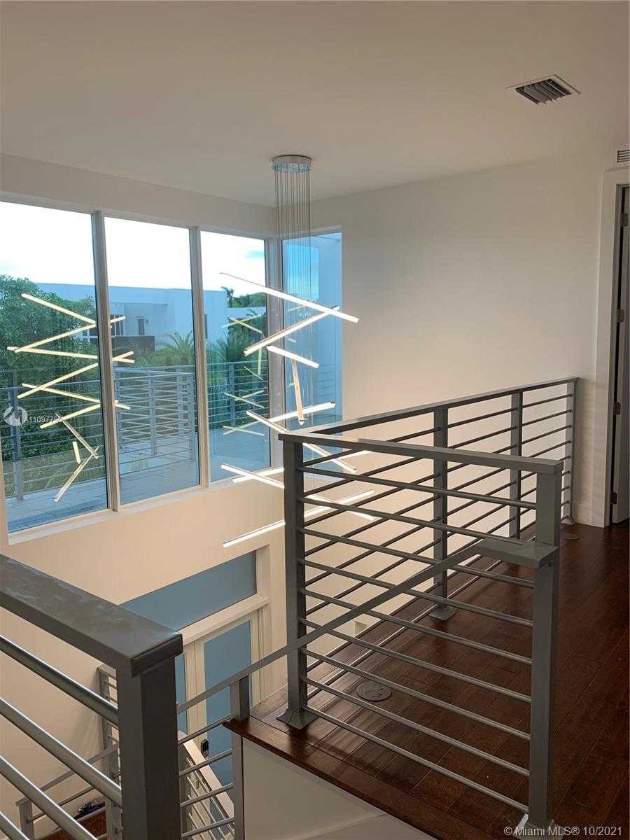 Small Image of 7450 NORTH WEST 100TH CT, Doral Number 12
