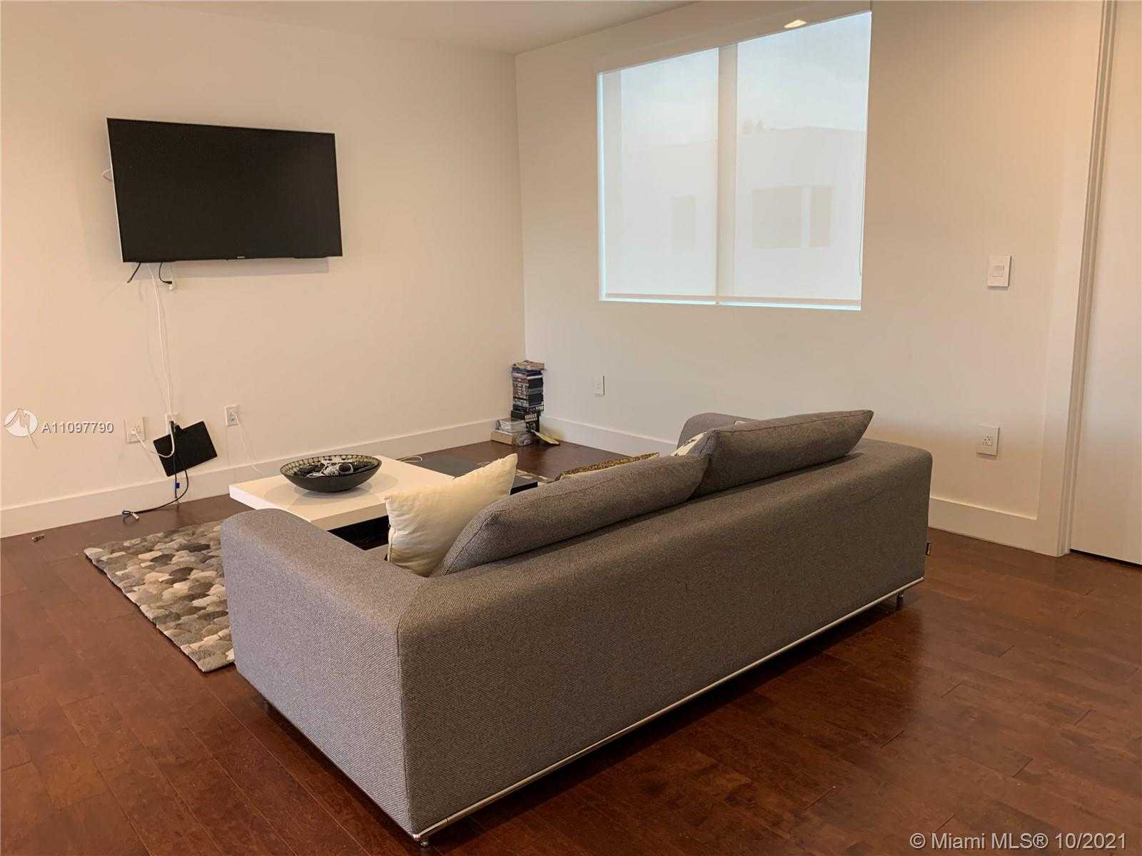 Small Image of 7450 NORTH WEST 100TH CT, Doral Number 13