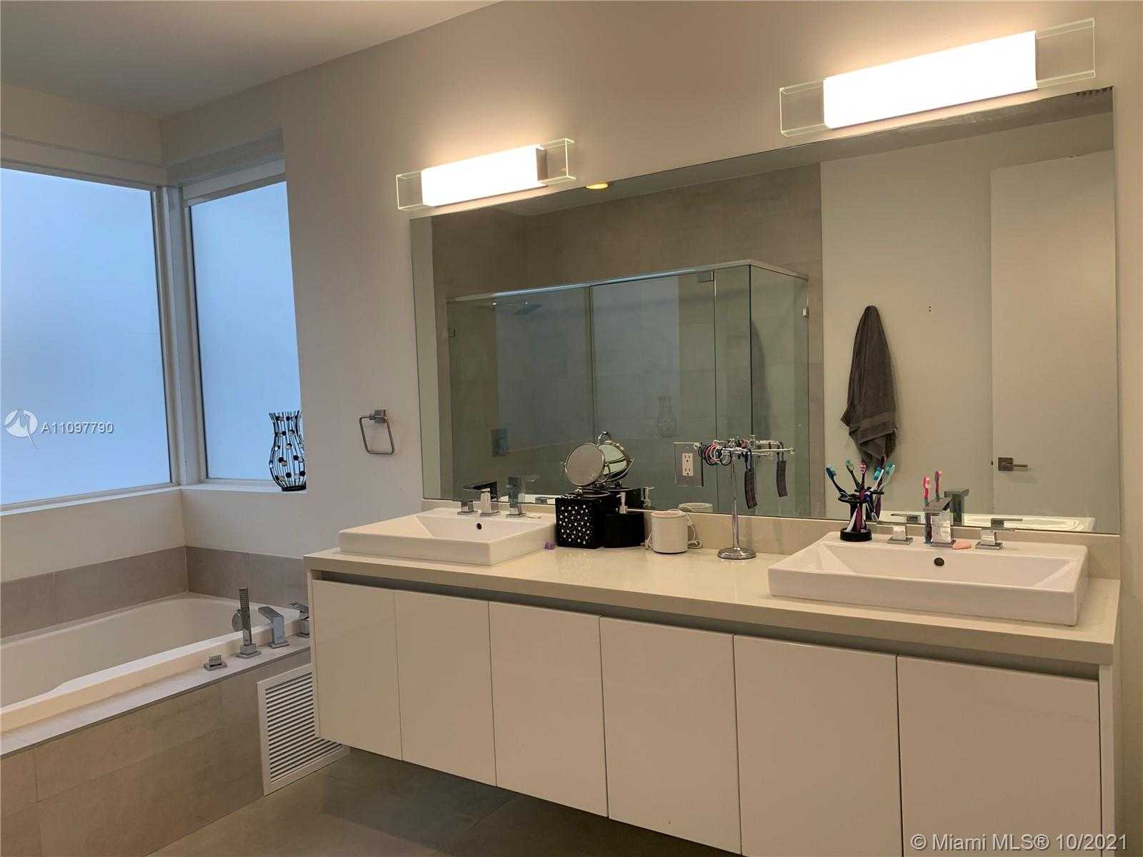 Small Image of 7450 NORTH WEST 100TH CT, Doral Number 15