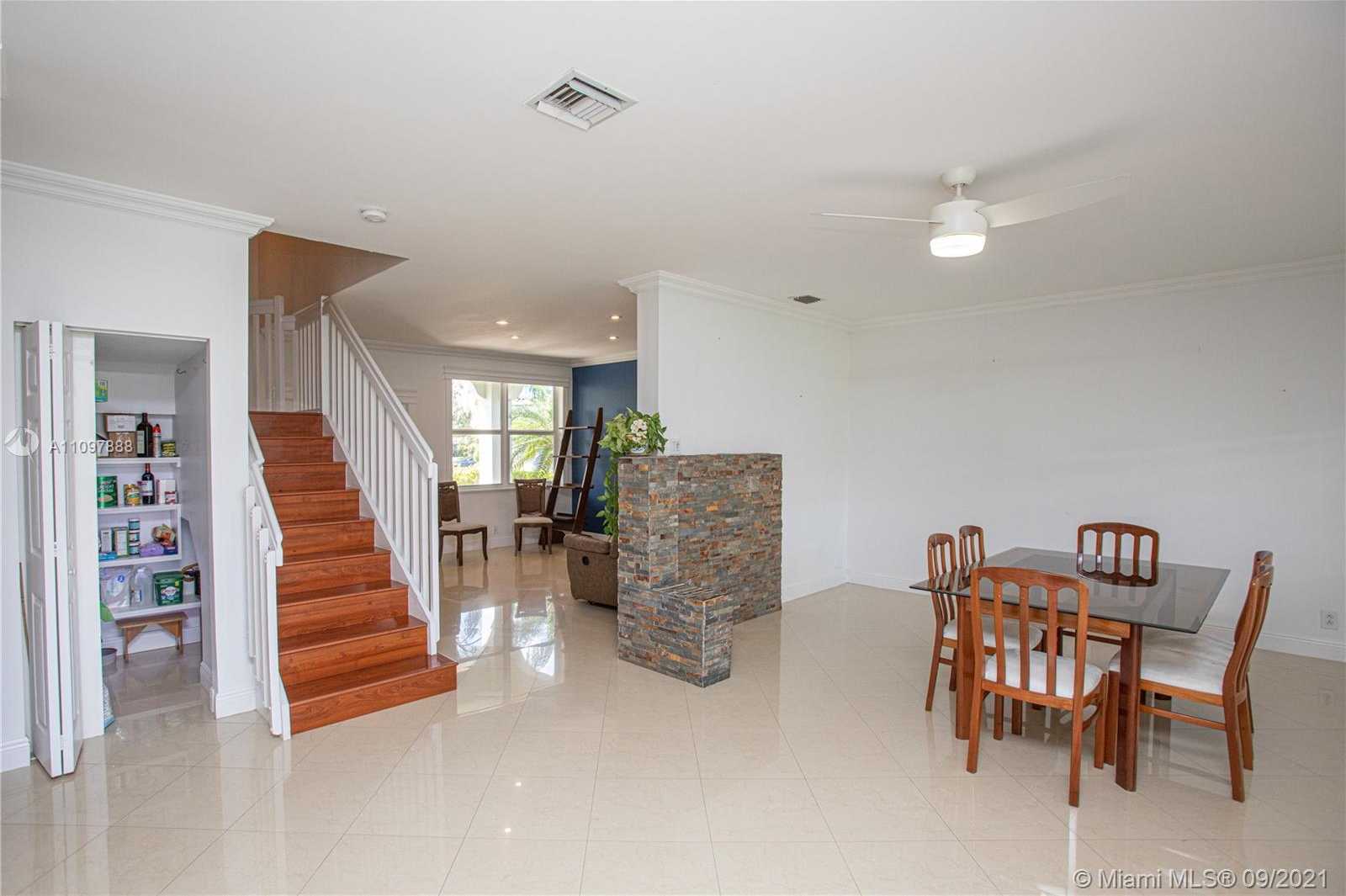 Small Image of 1222 CHINABERRY DR, Weston Number 17
