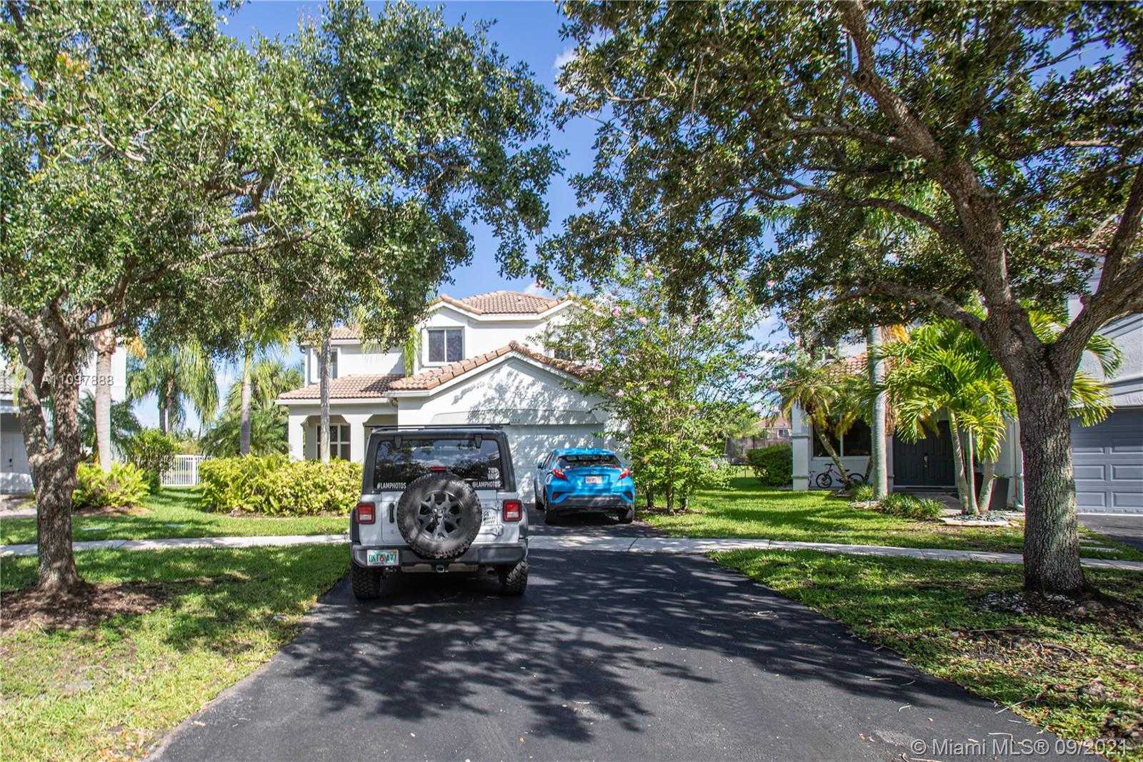 Small Image of 1222 CHINABERRY DR, Weston Number 2