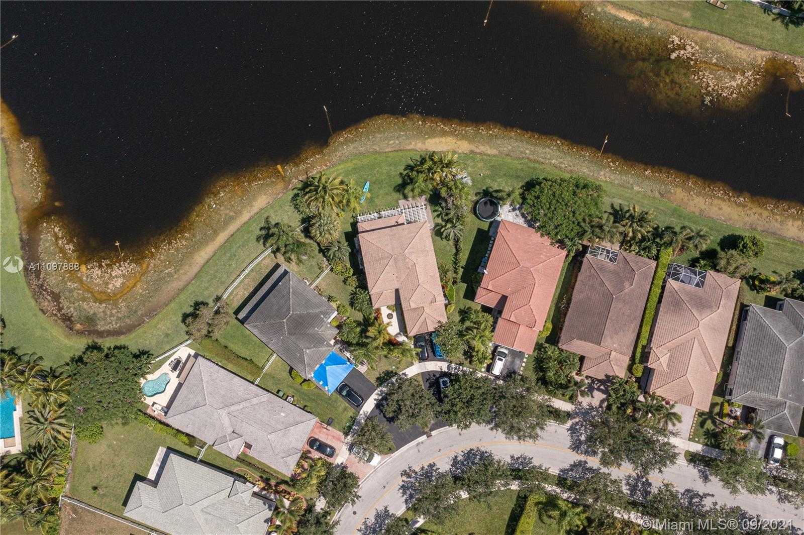 Small Image of 1222 CHINABERRY DR, Weston Number 54
