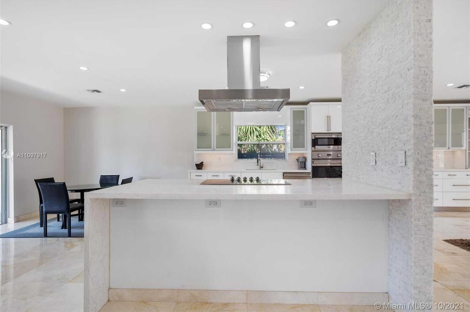 Small Image of 1230 NORTH EAST 83RD ST, Miami Number 3