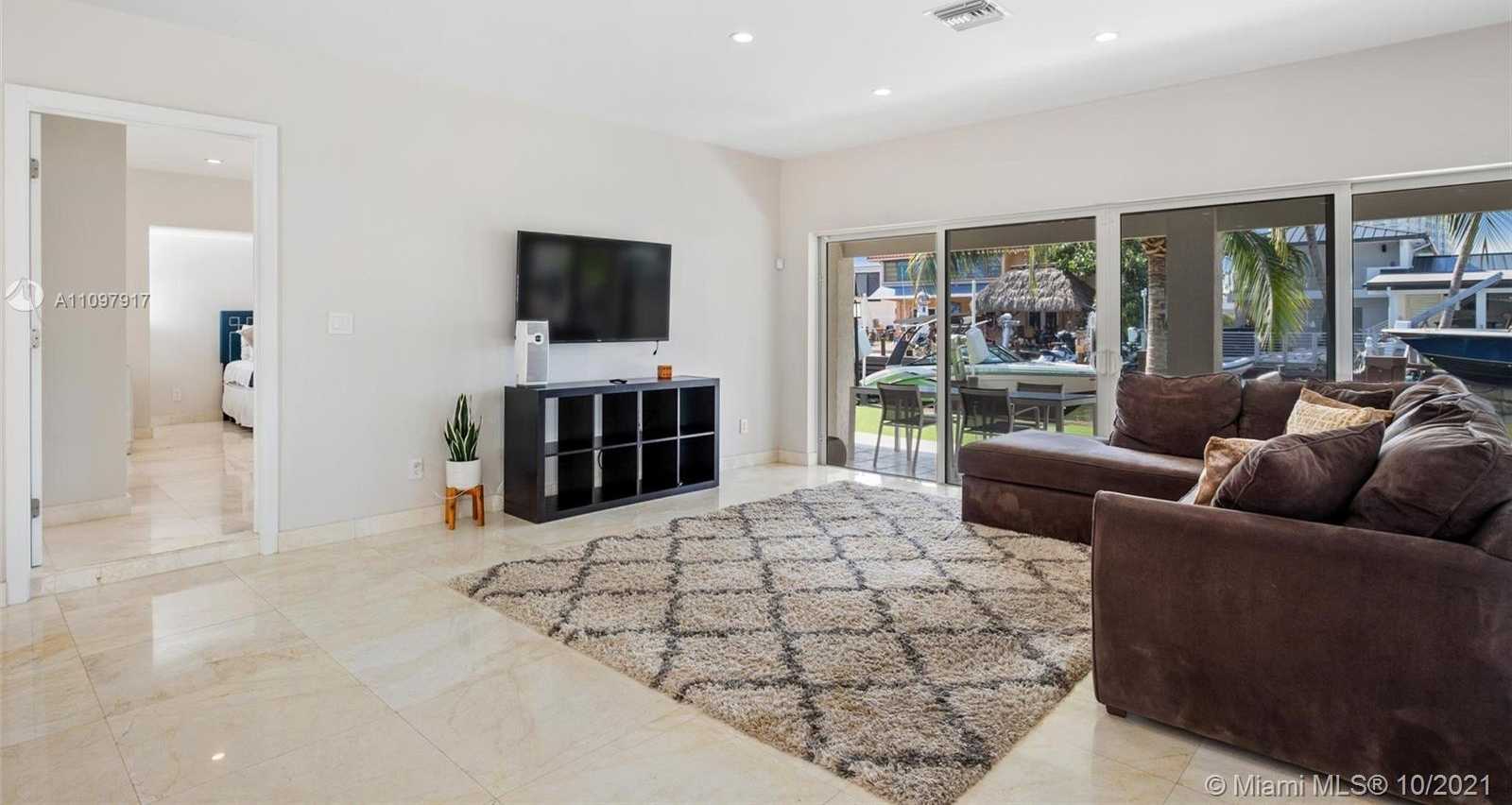 Small Image of 1230 NORTH EAST 83RD ST, Miami Number 8