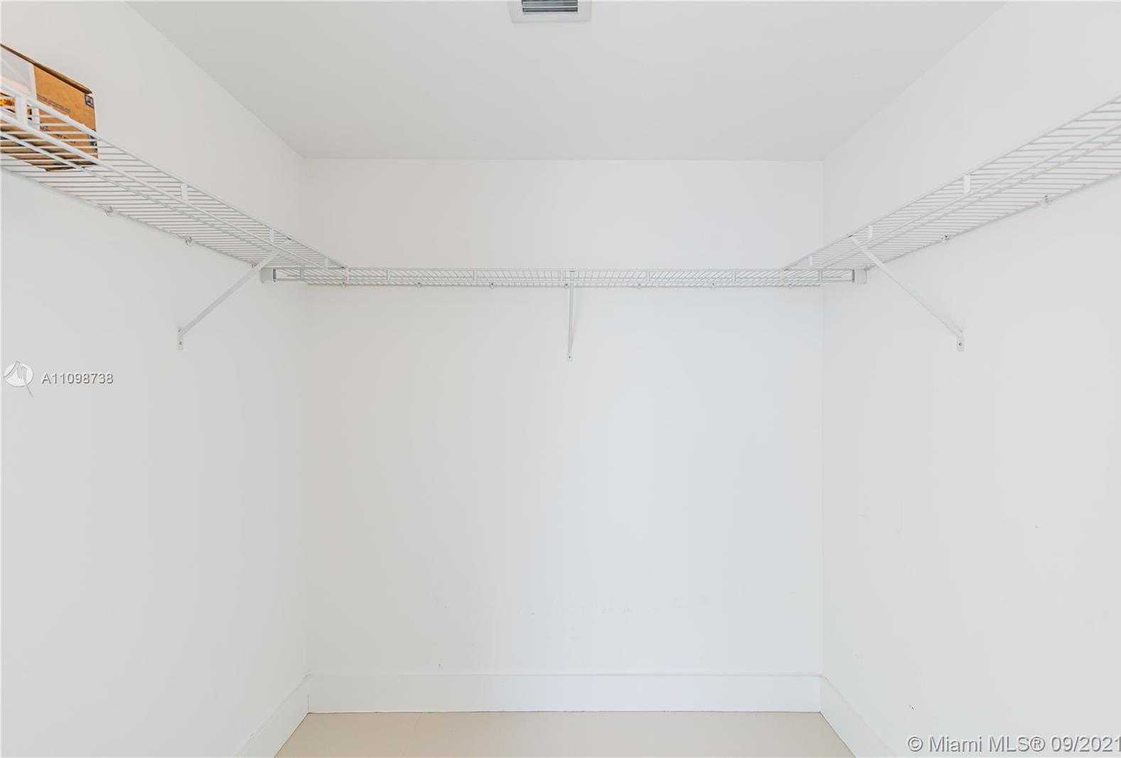 Small Image of 500 BRICKELL AVE #4101, Miami Number 16