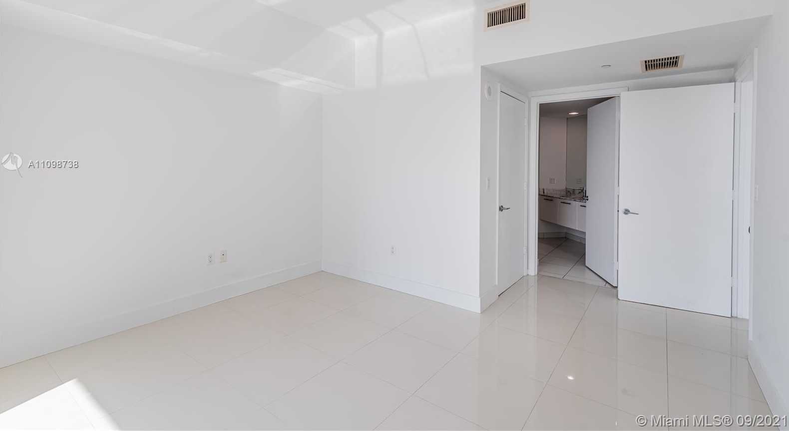 Small Image of 500 BRICKELL AVE #4101, Miami Number 23