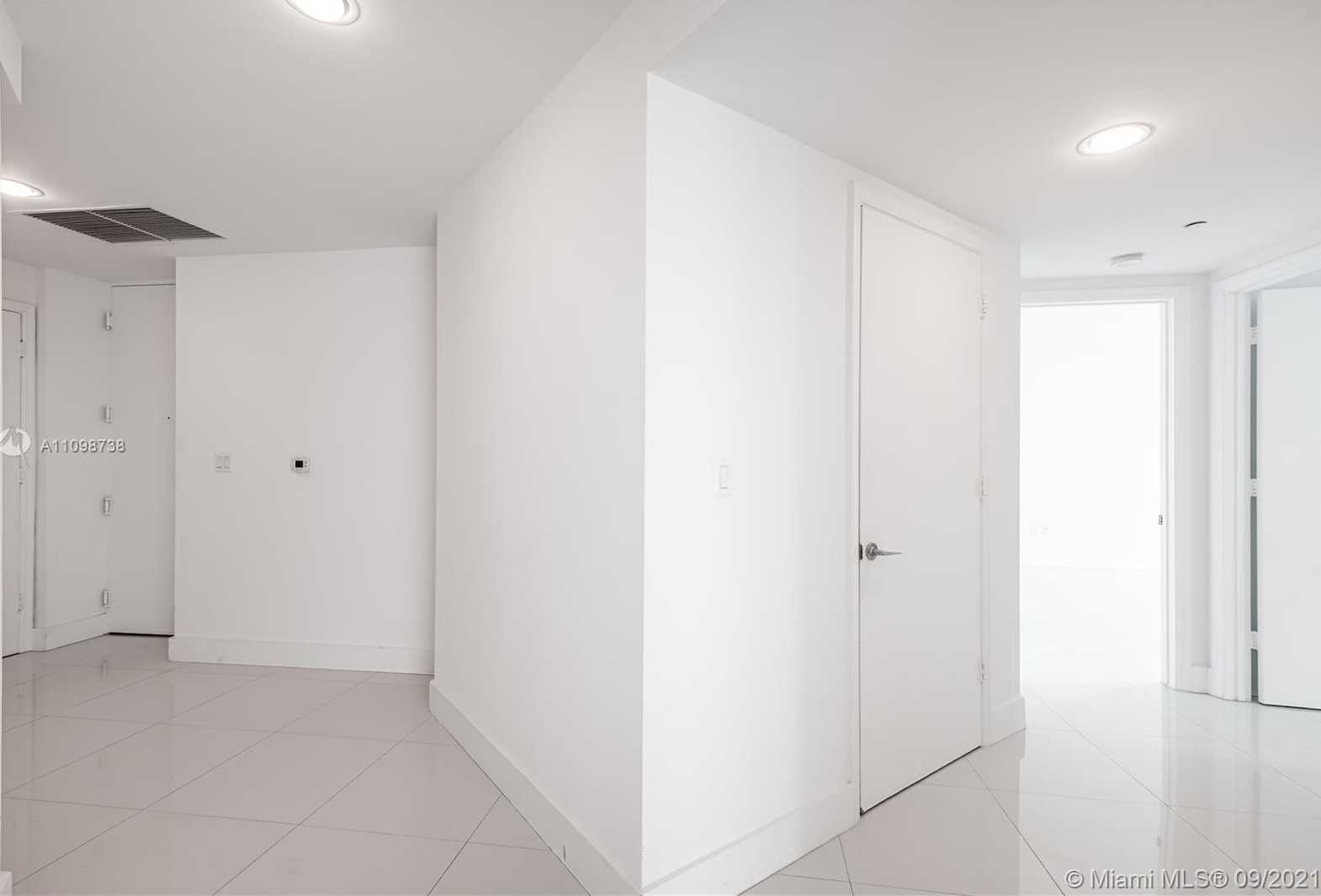 Small Image of 500 BRICKELL AVE #4101, Miami Number 26