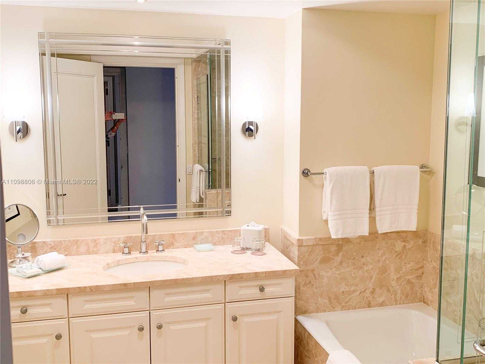 Small Image of 1435 BRICKELL AVE #3210, Miami Number 6