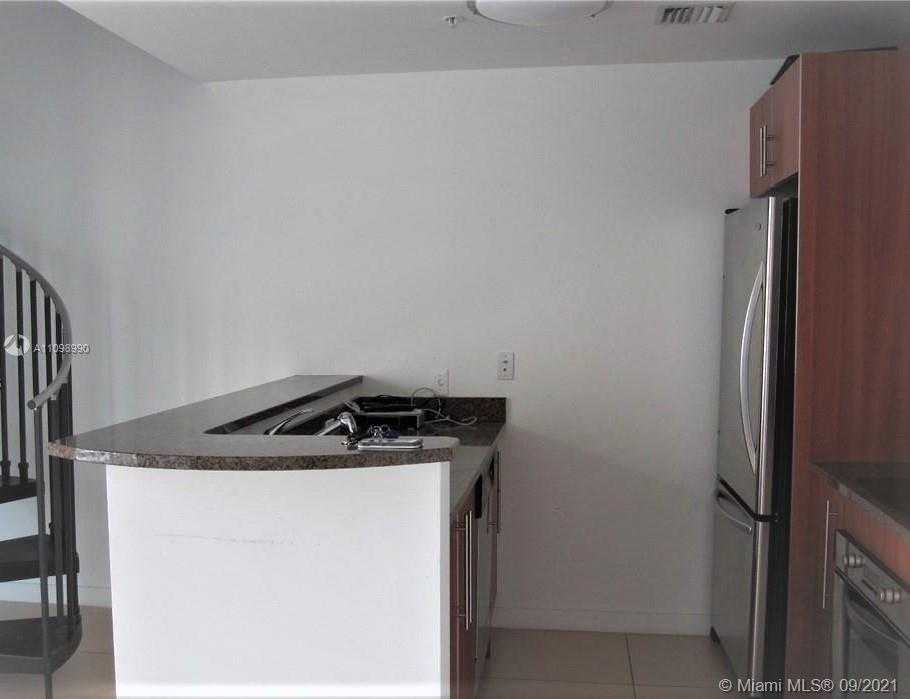 Small Image of 300 SOUTH BISCAYNE BLVD #L-632, Miami Number 5