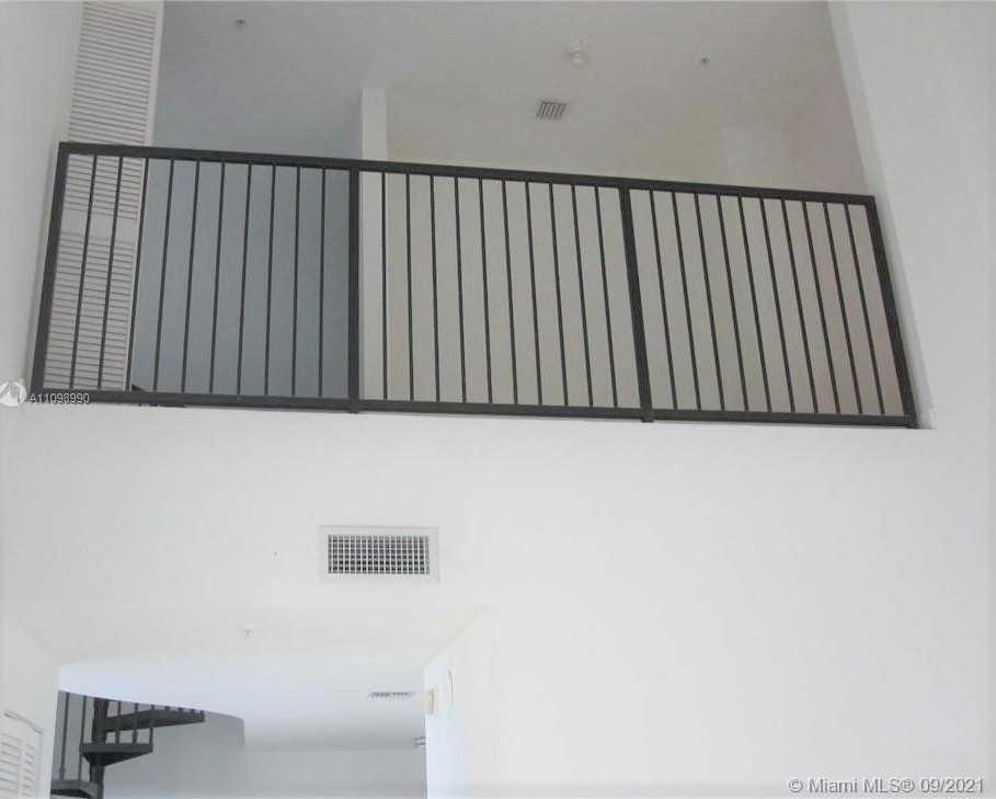 Small Image of 300 SOUTH BISCAYNE BLVD #L-632, Miami Number 7