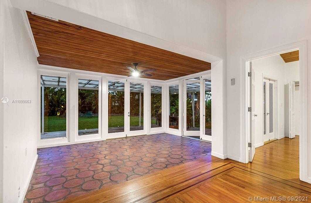 Small Image of 1015 WEST 47TH CT, Miami Beach Number 15
