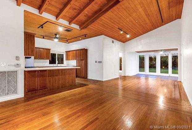 Small Image of 1015 WEST 47TH CT, Miami Beach Number 4