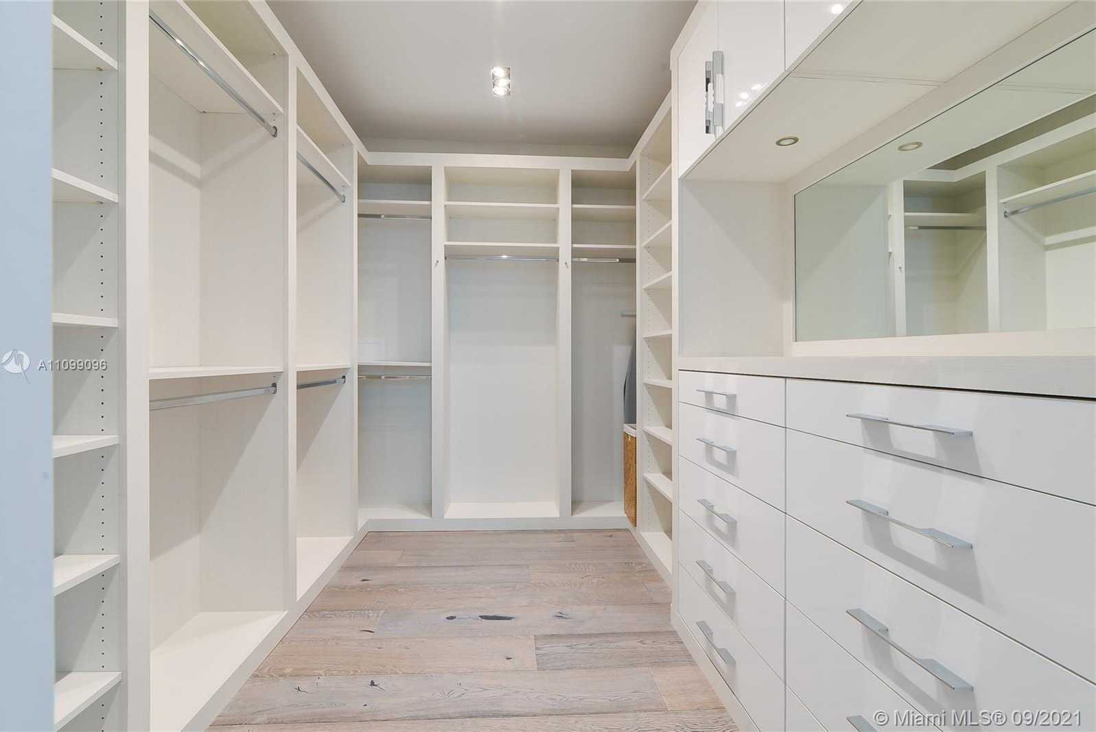 Small Image of 9501 COLLINS AVE #1, Surfside Number 12
