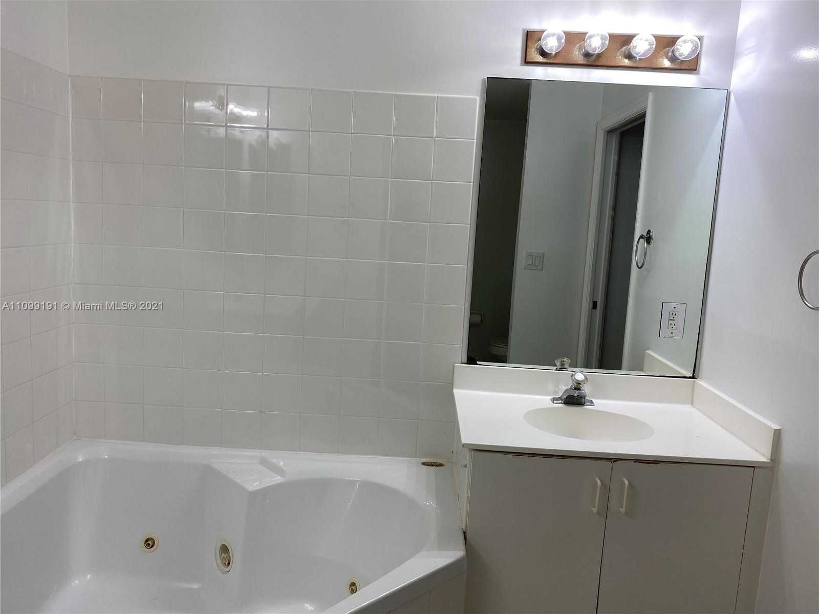 Small Image of 9725 NW 52nd St, Doral, FL 33178, USA Number 12