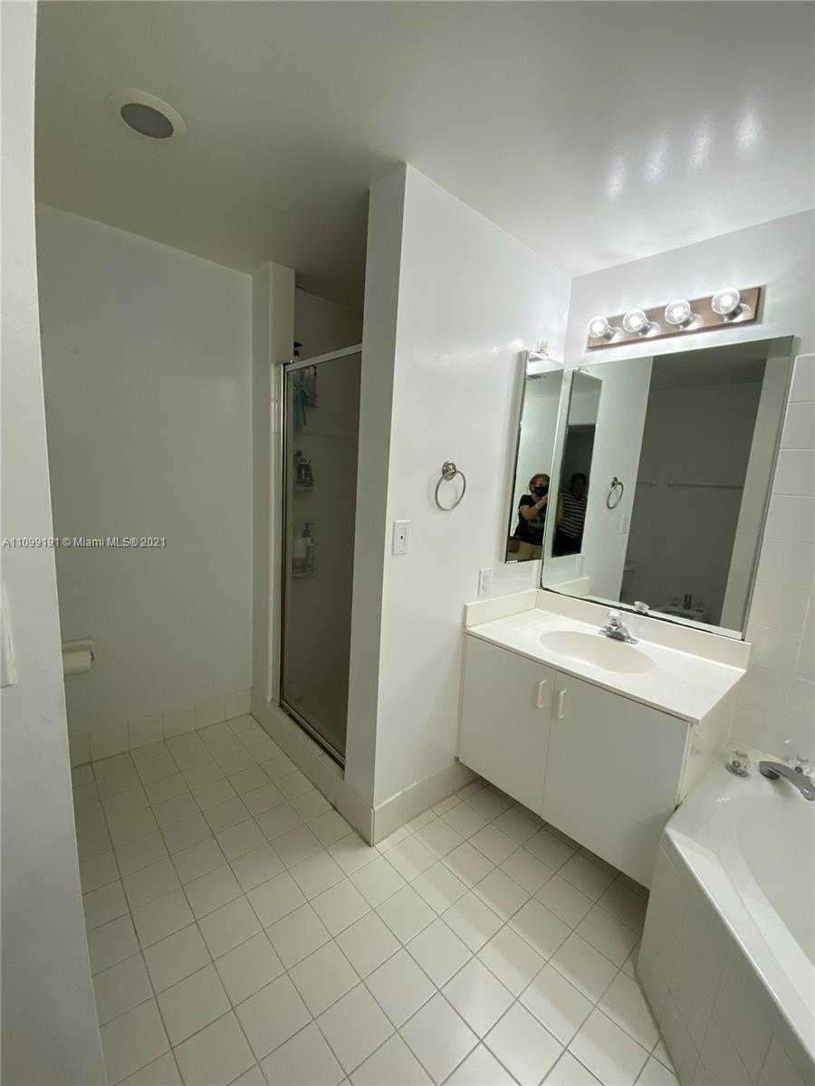 Small Image of 9725 NW 52nd St, Doral, FL 33178, USA Number 13