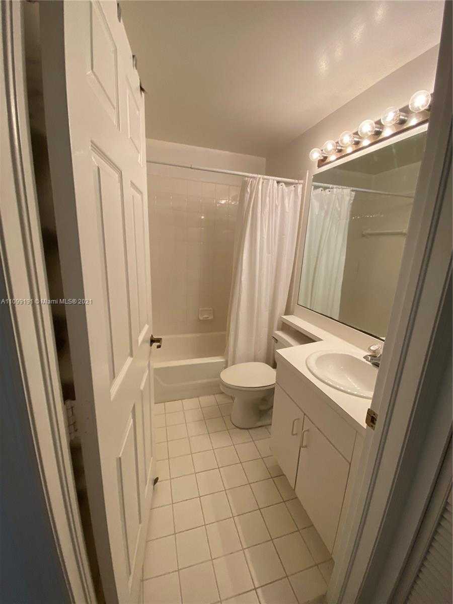 Small Image of 9725 NW 52nd St, Doral, FL 33178, USA Number 19