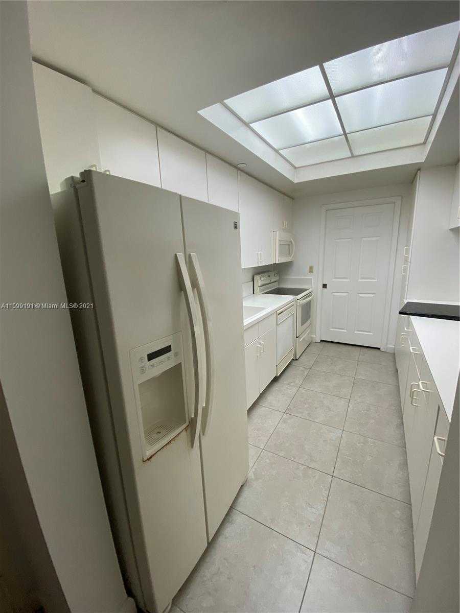 Small Image of 9725 NW 52nd St, Doral, FL 33178, USA Number 5