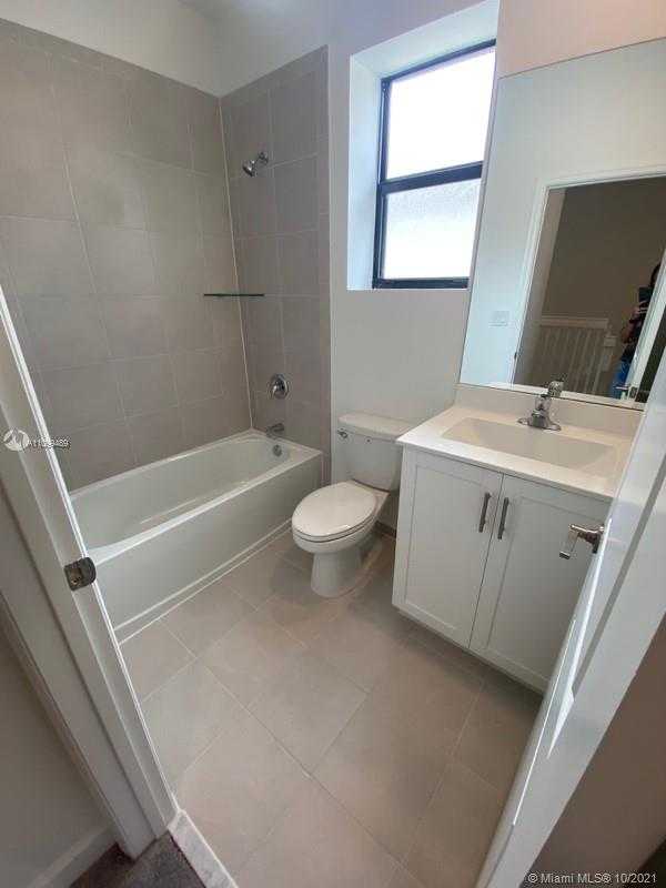 Small Image of 25255 SOUTH WEST 107TH CT, Miami Number 15