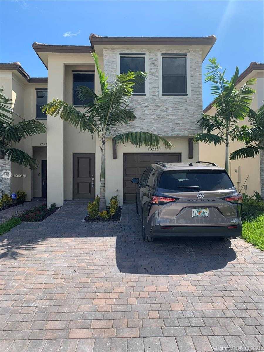 Small Image of 25255 SOUTH WEST 107TH CT, Miami Number 20